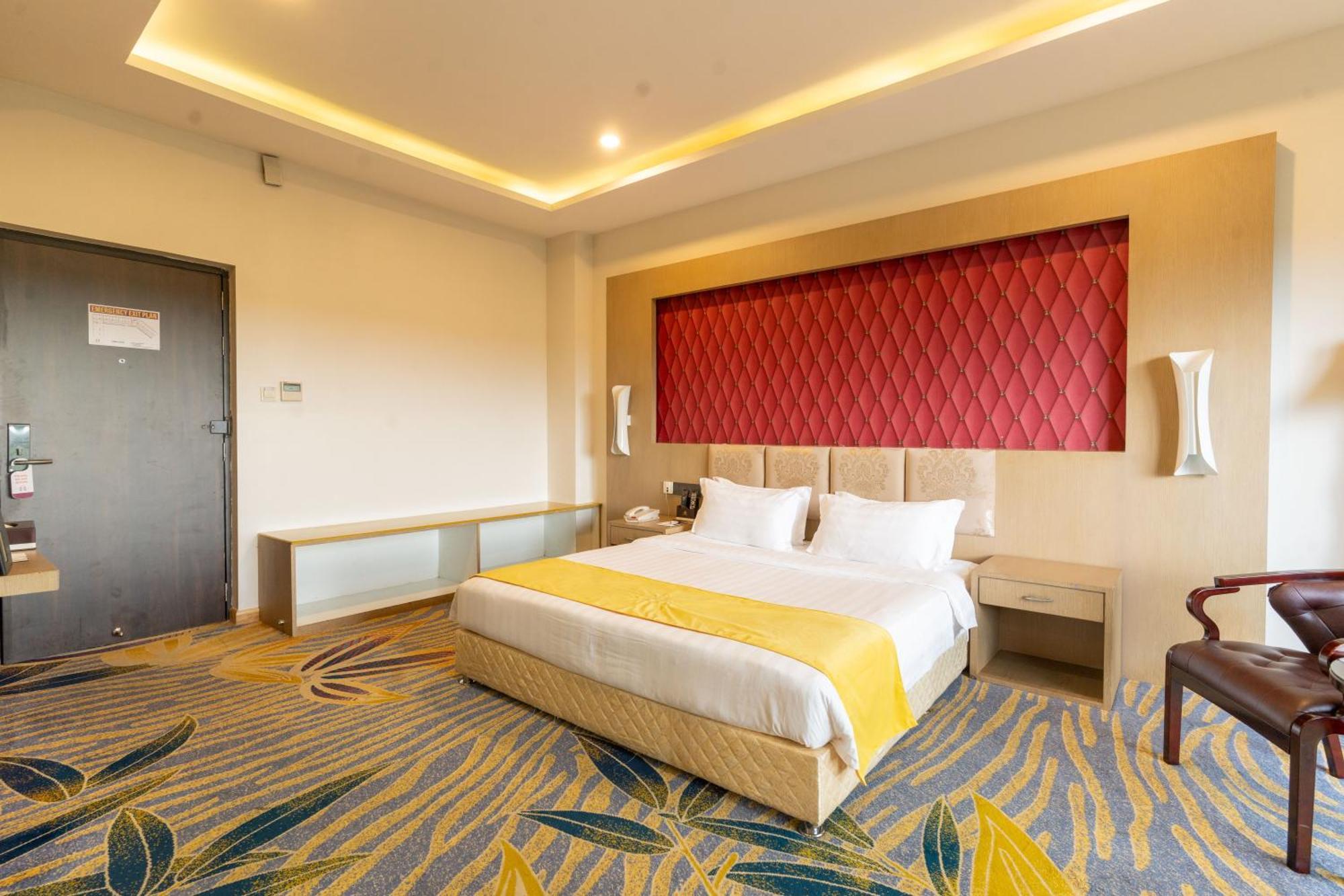 Hotel Mechi Crown Kakarvitta Buitenkant foto