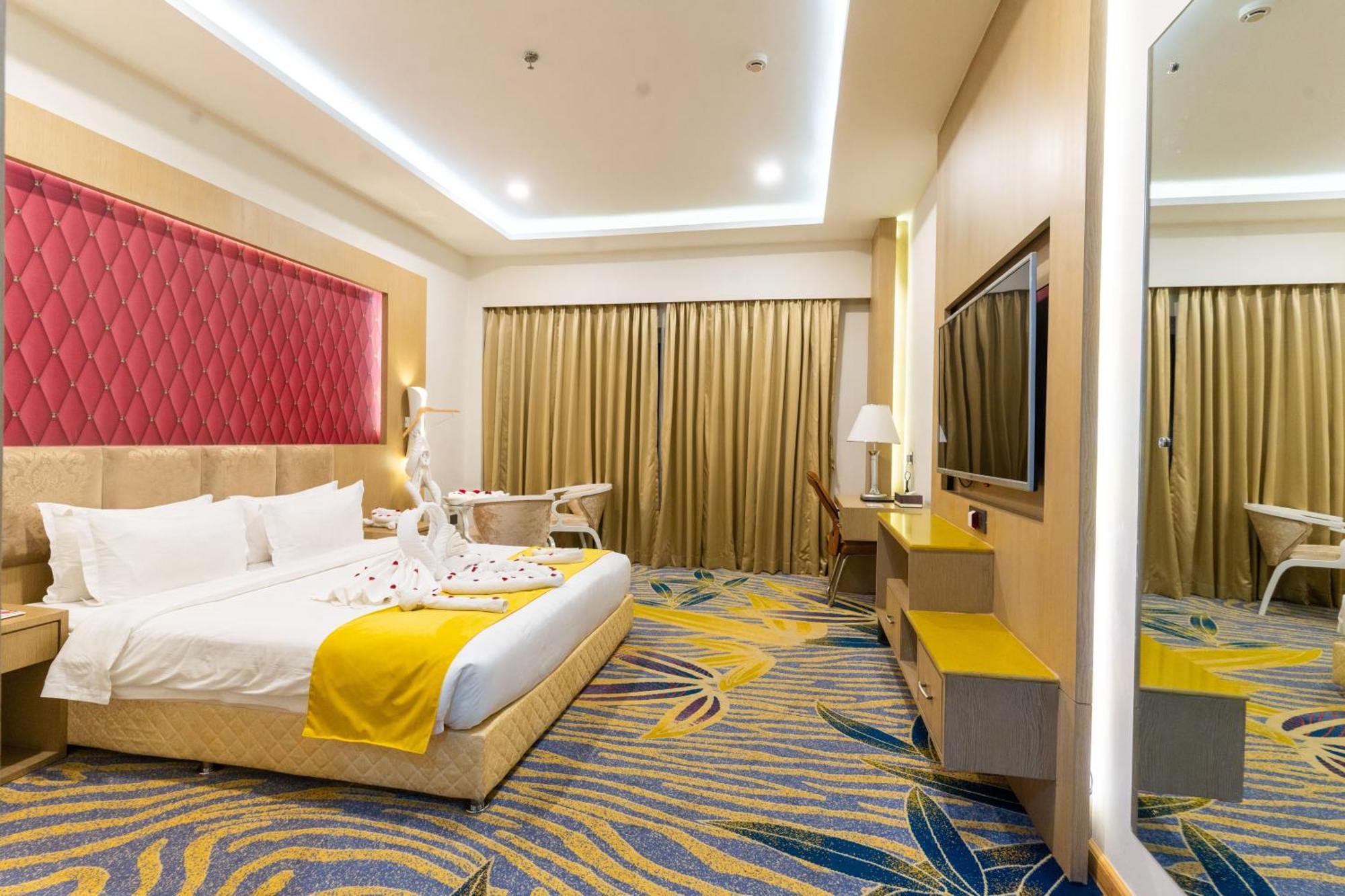 Hotel Mechi Crown Kakarvitta Buitenkant foto